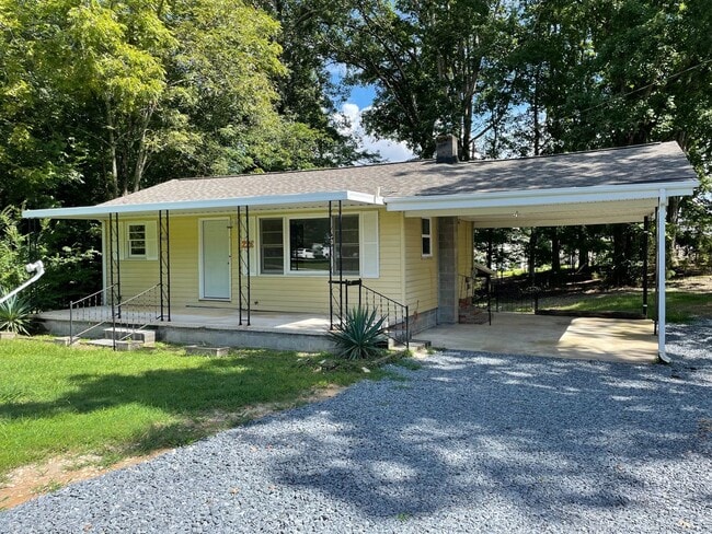 Building Photo - 2 BED, 1 BATH HOME LOCATED IN RANDLEMAN