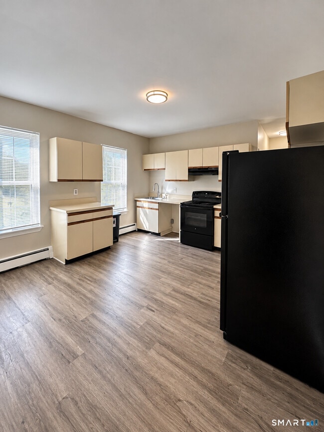 640 Elm St Unit 2R