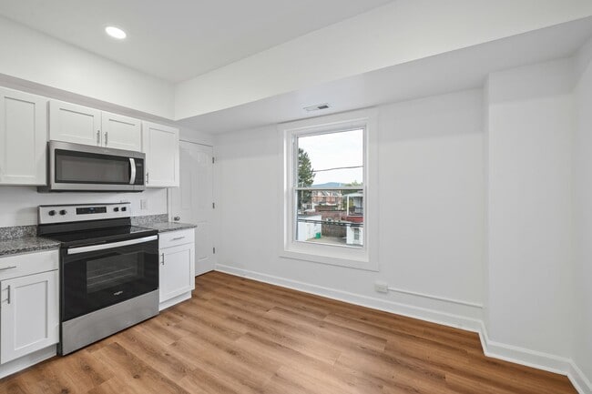 Photo - 135 S West St Unit 135 2nd Fl