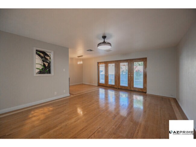 Photo - Bright &amp; Spacious 3/2 Phoenix House!