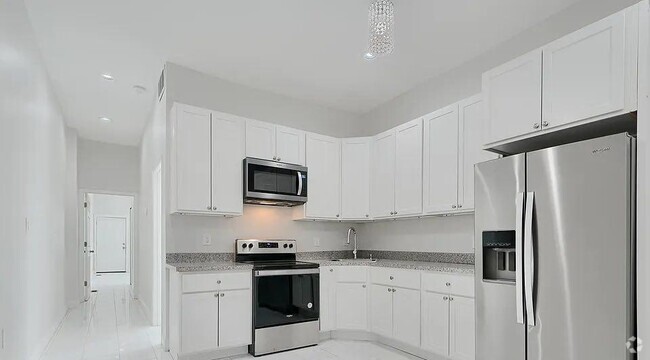 Building Photo - 2920 Auchentoroly Ter Unit A2 Rental