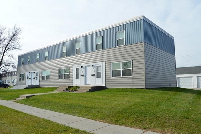 West Fargo, ND Sheyenne Terrace | Exterior