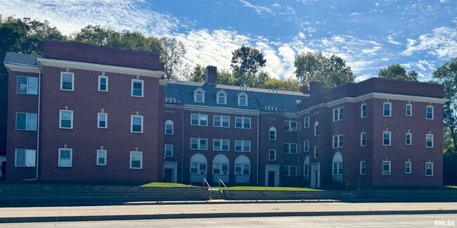 Building Photo - 2028 7th Ave Unit G3