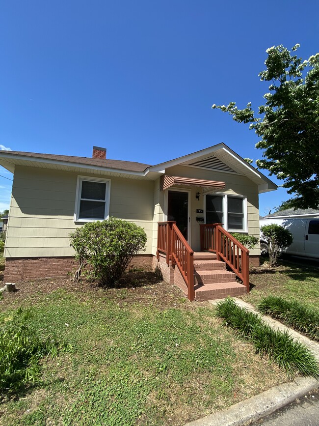 Building Photo - 725 Washington St