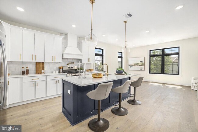 Photo - 7519R Ridge Ave