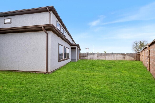 Photo - 2015 Olivos St