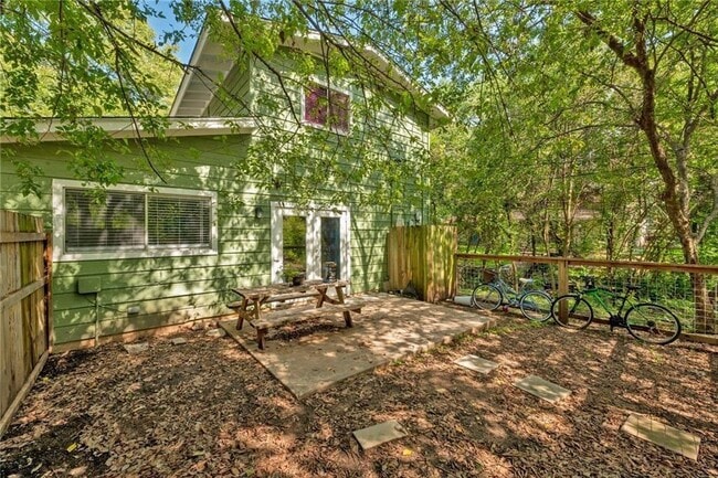 Photo - 609 E 43rd St