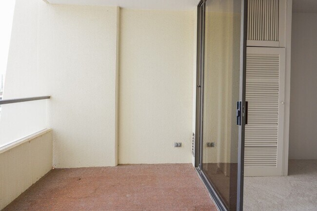 Photo - Mott-Smith Laniloa Studio Unit Unit 609