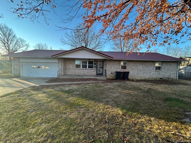 Building Photo - 3-Bedroom, 2-Bath Home in Prime Location!