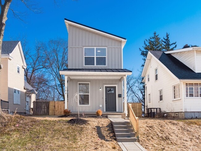 Photo - 384 Whitethorne Ave