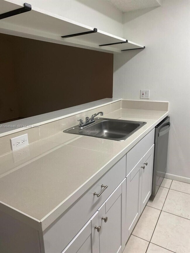 Photo - 5612 Rock Island Rd Unidad 167