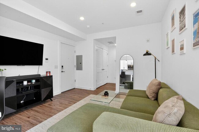 Photo - 304 Master St Unit 5