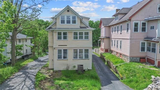 Photo - 944 Bellevue Ave