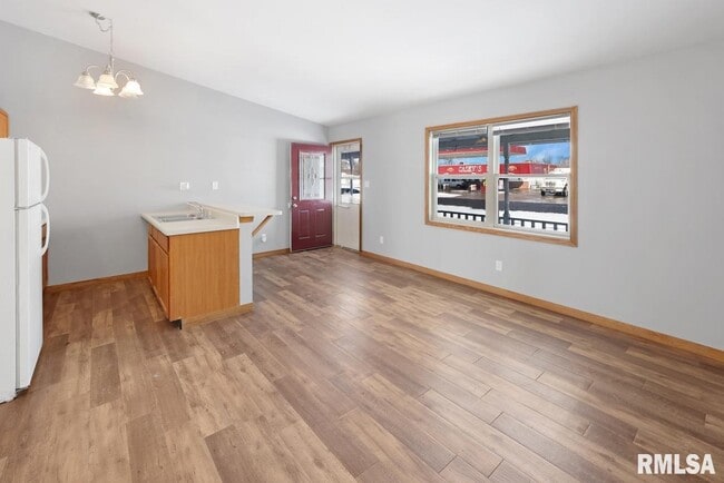 Photo - 103 E 2nd St