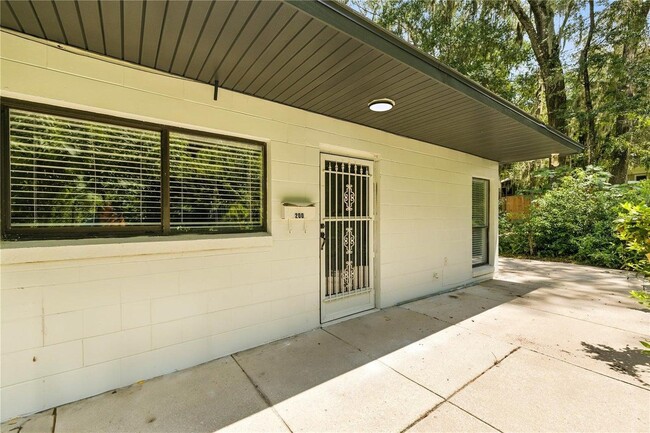 Photo - 840 NE 3rd St