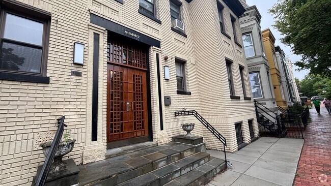 Building Photo - Lovely 1 BR/1 BA Condo in Georgetown!