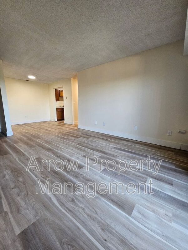 Photo - 1300 E H St