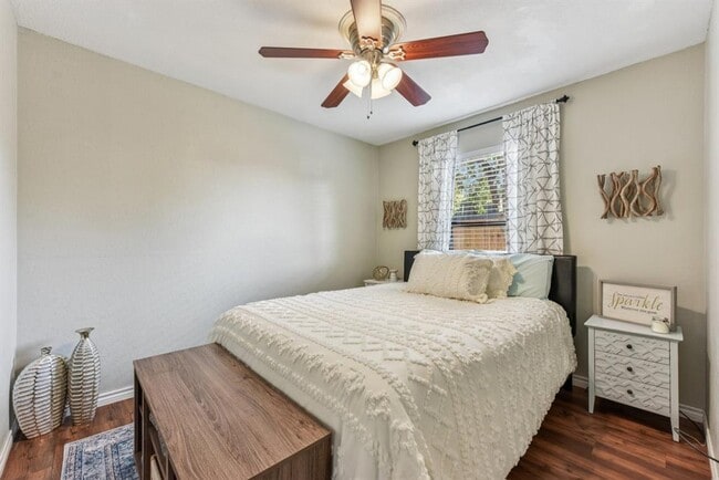 Building Photo - 1624 Aquarena Springs Dr Unit B111