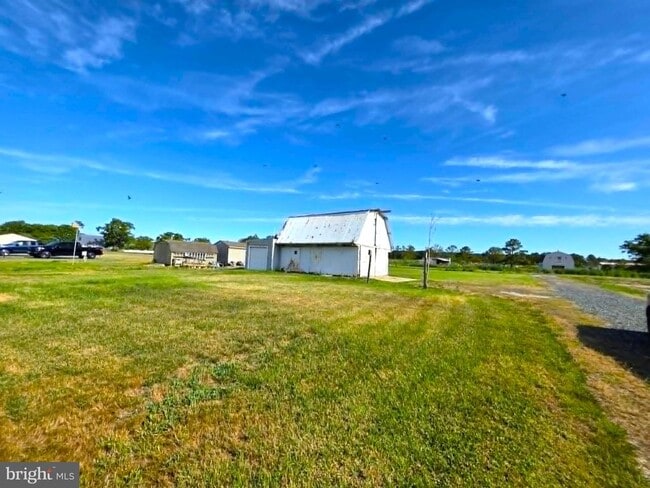 Photo - 22931 Steele Dr