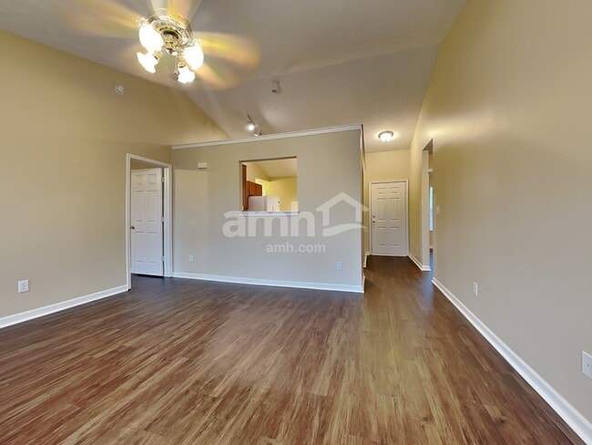 Photo - 542 Kennard Ln