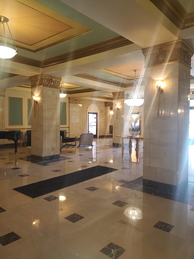 Photo - 15 E Kirby St Unit 906