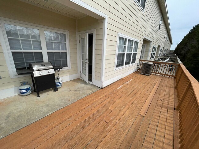 Photo - Courtyard Way Subdivision -END UNIT!