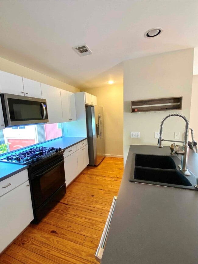 Photo - 823 Robin St