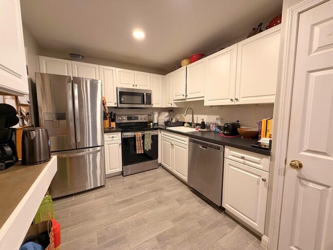 Building Photo - 326 Broadway Unit 19