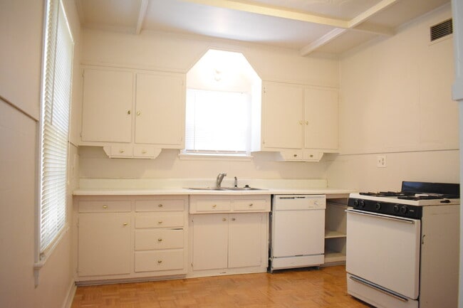 2 Story Cute House Close to Campus! Lease Now for the 2026-2027 School Year! Available September ...