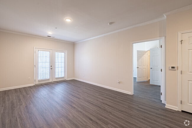 3BR, 2BA - 1332SF - Living Room