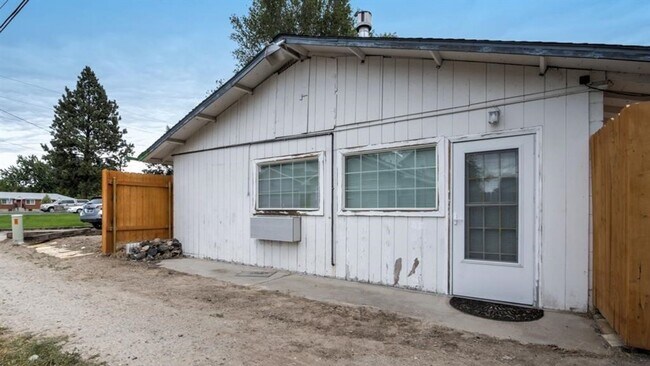 1621 S Helen St Unidad 1621 S Helen St. Apt C