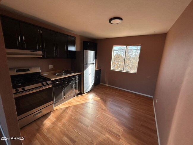 Photo - 1955 E 8th St Unidad 6