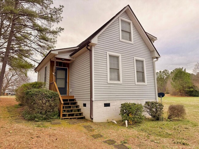 Building Photo - The Home You’ve Been Searching For!