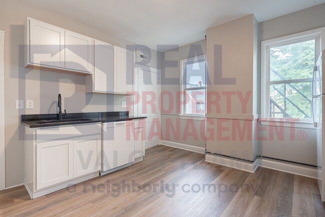 Photo - 1930 Coltman Rd Unit #3