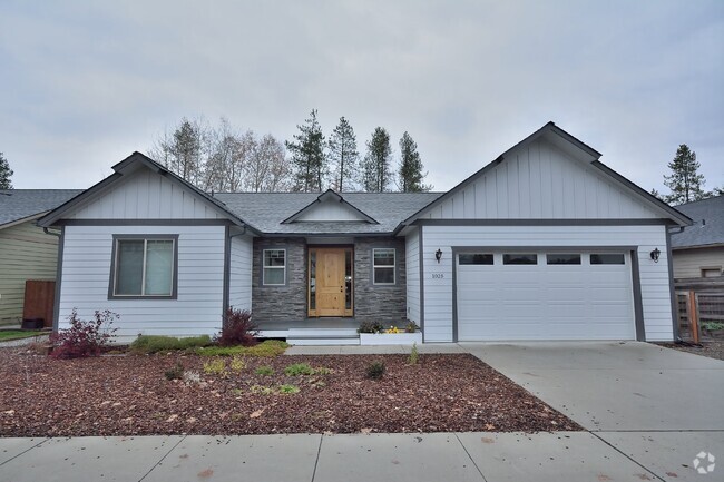 Building Photo - Turn-key 3 Bedroom Home in Prime Sandpoint...