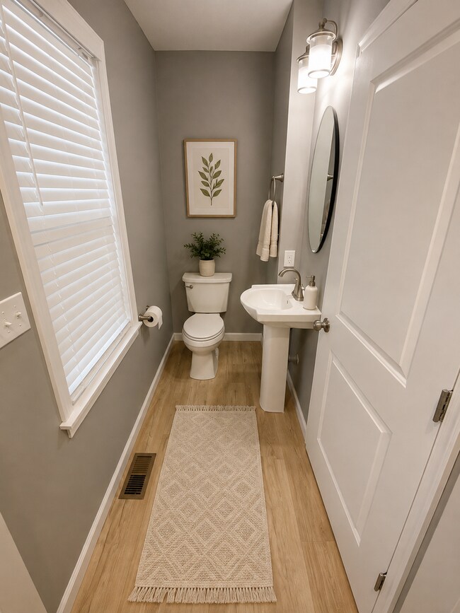 Photo - 115 W 2nd St