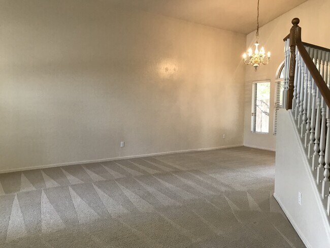 Photo - Gilbert Home - 5 Bed + Den & 2.75 Bath with Beautiful Pebble Teck Pool