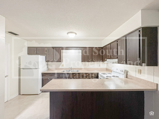 Photo - 815 W Carole St