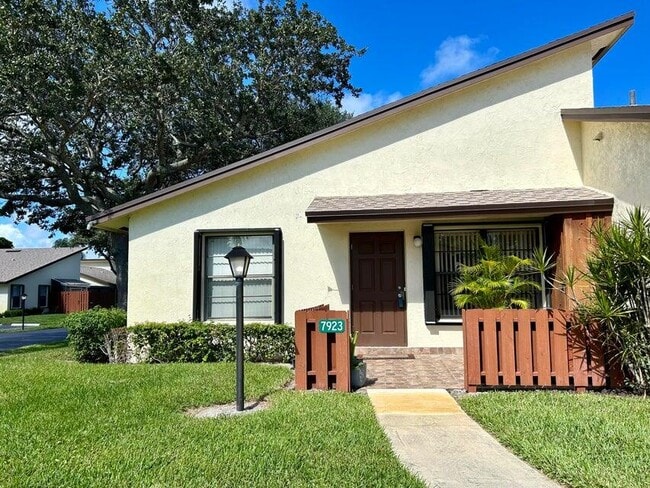 Photo - 7923 SE Villa Cir