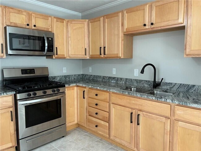 Building Photo - 483 N Broadway Unit 3b