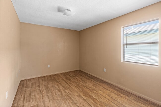 Photo - 2200 Peach Ave Unit 4