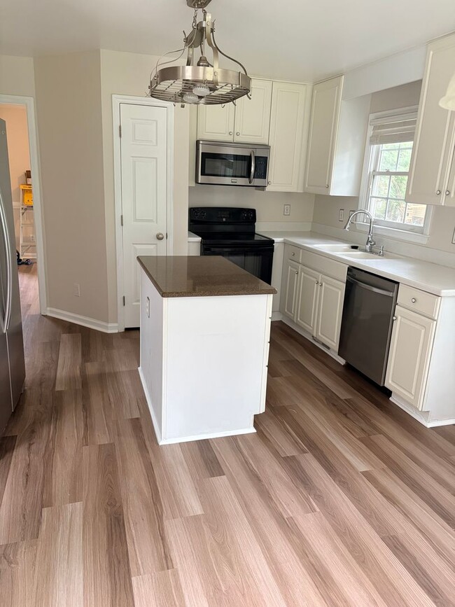Photo - 4911 Brompton Ln