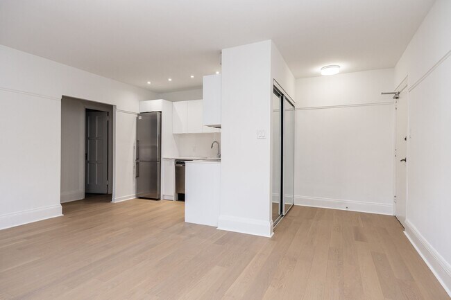 Photo - 110 Oriole Pkwy Unit 102