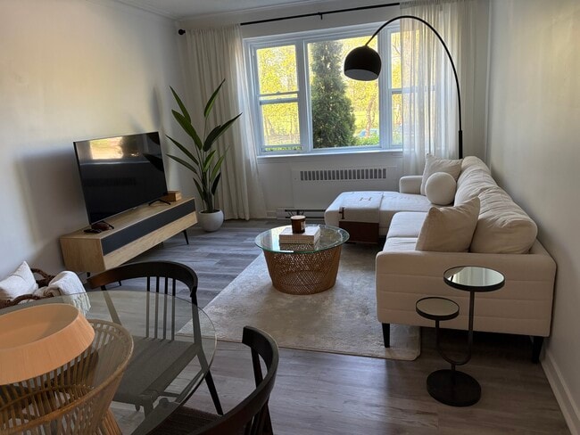 Building Photo - 5830 Ch De La Côte-Saint-Luc Unit 3