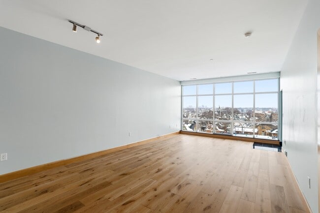 Photo - 1550 E Royall Pl