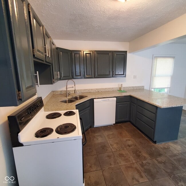 Photo - 4721 Rookwood Ave