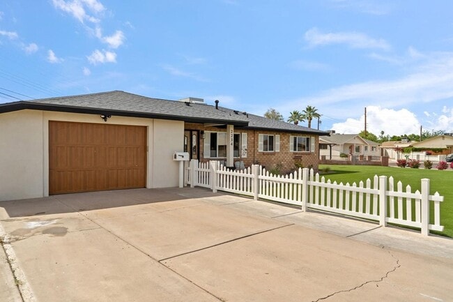 2234 N 74th Way