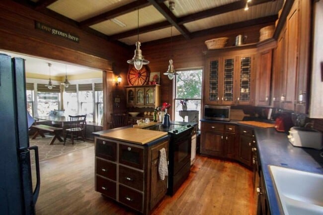 Building Photo - 1705 Trail Rd Rental