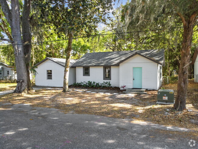 Building Photo - 5710 Kenwood Ave Rental