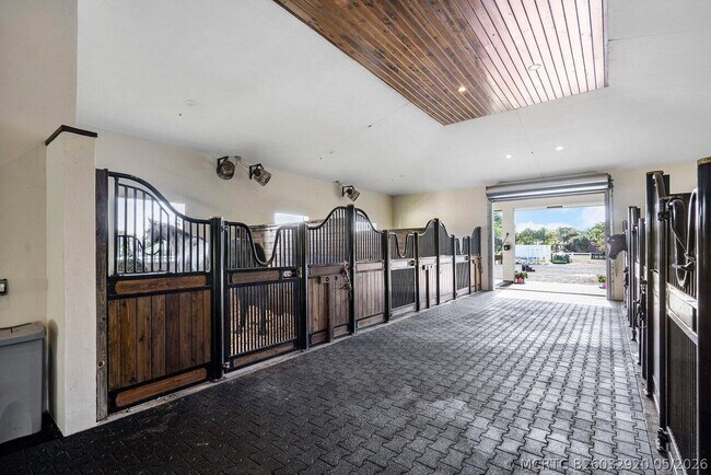 1382 Clydesdale Ave